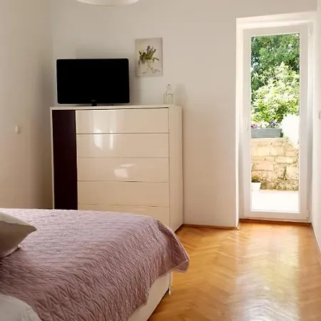 Apartment Private Garden *